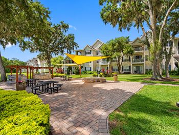 Outdoor kitchen/picnic area